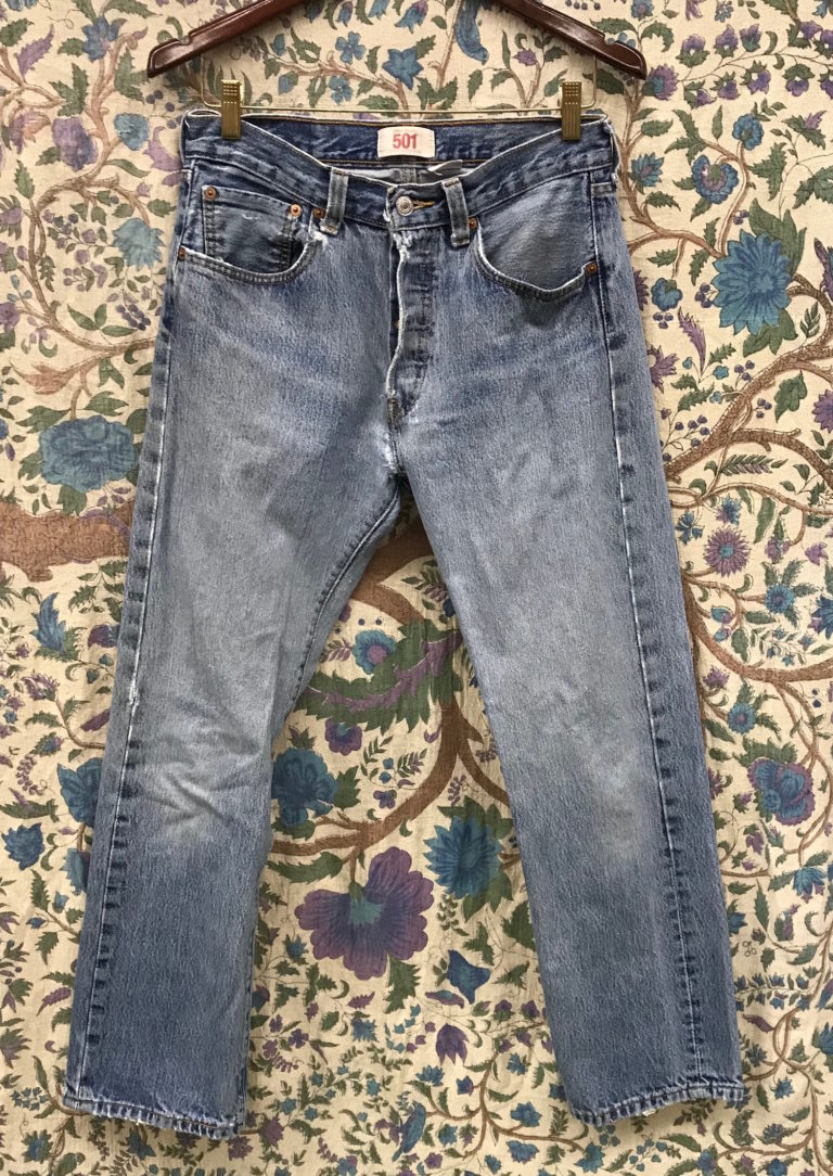 levis with button back pockets